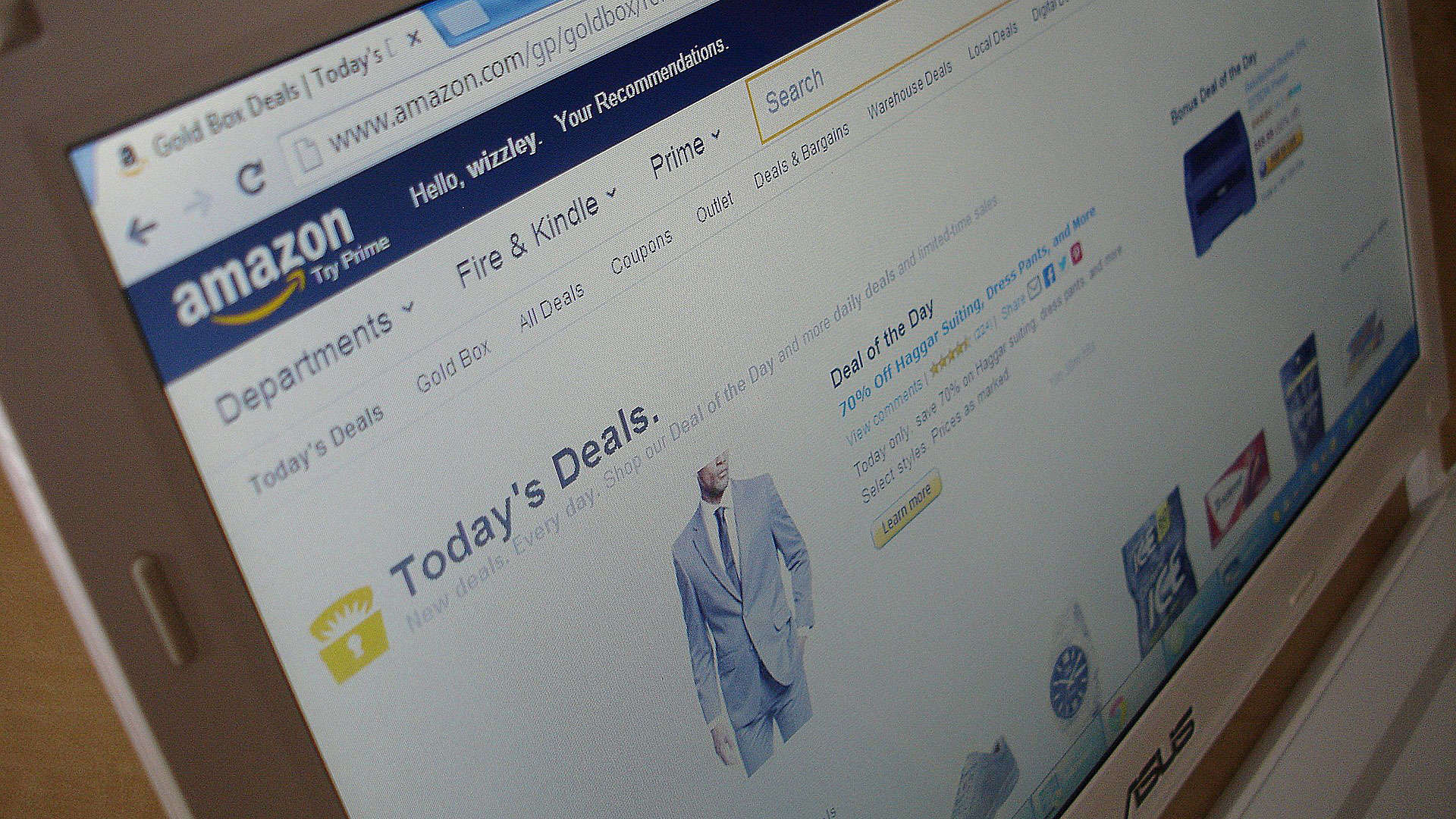 An image of a laptop's web browser shopping on Amazon and viewing high-converting Amazon product descriptions on the screen.